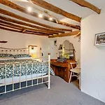 2 Bed In Kendal Oc-94582 Сasa de vacaciones