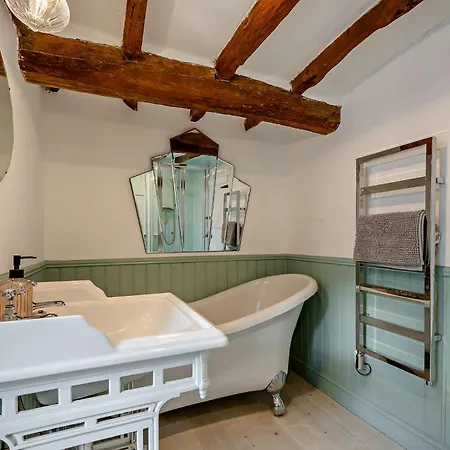 2 Bed In 94582 Дом отдыха *