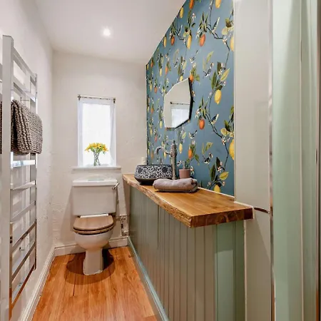 2 Bed In Kendal Oc-94582 *